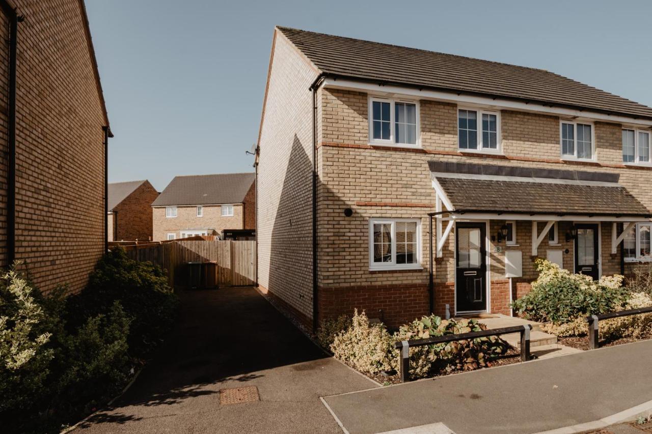 Coyle House, 3 Bed,Corby, Super Kings Or Twins, Driveway, Free Wi-Fi, Corporates Welcome Exterior photo